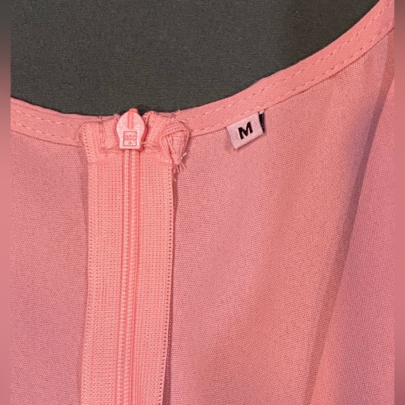 Sz M Pink Dacron Polyester Dress with frilly sleeves, ruffles, ties at waist. - Picture 12 of 16